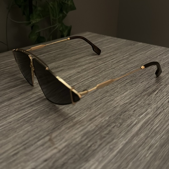 Authentic Burberry sunglasses, lightly worn, minimal scratching - Picture 2 of 4